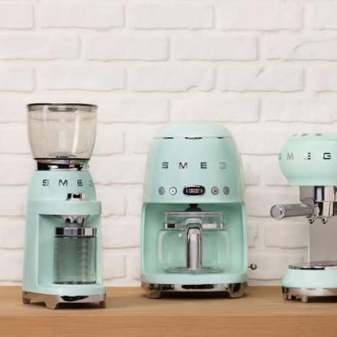 SMEG DCF02SSEU PASLANMAZ ÇELİK FİLTRE KAHVE MAKİNESİ