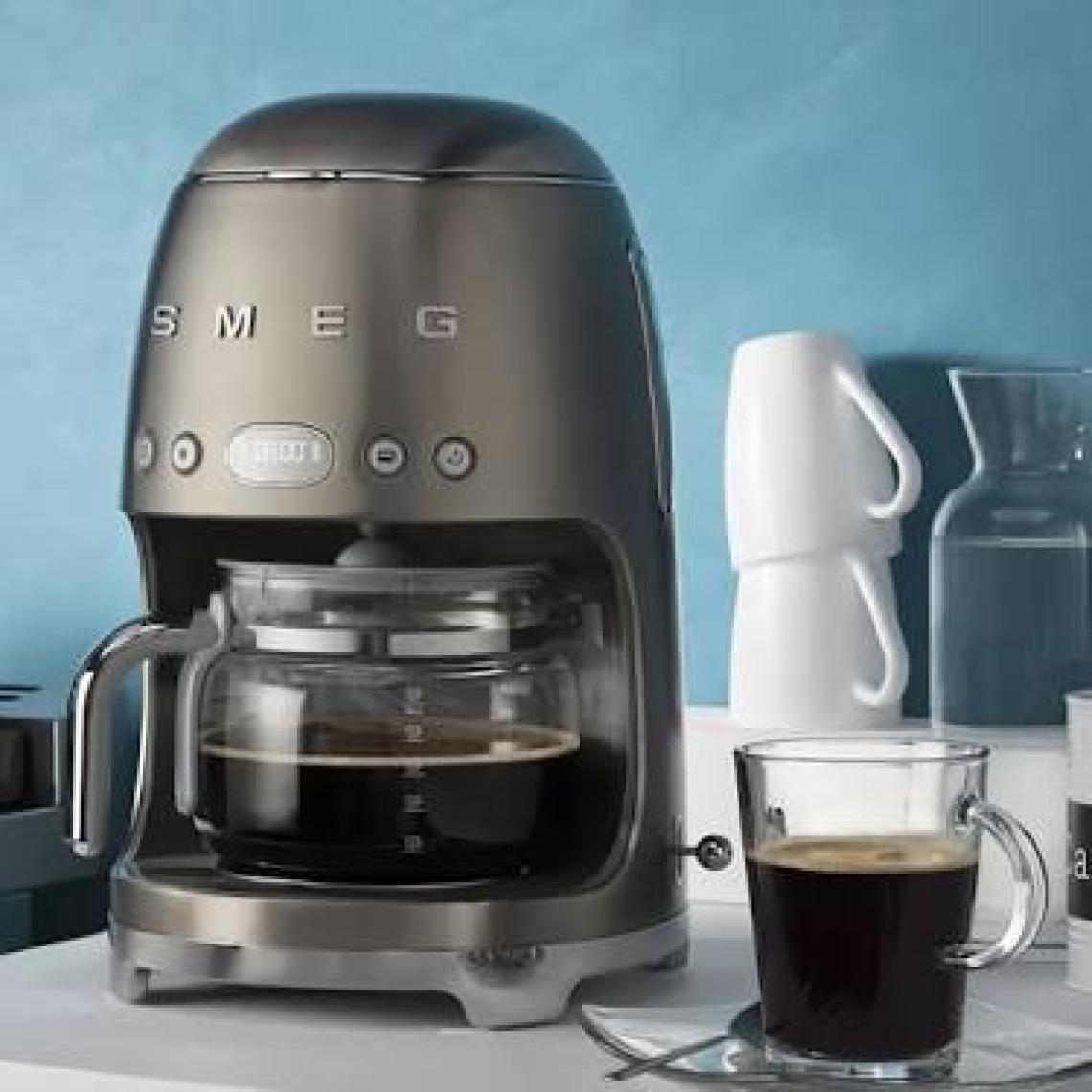SMEG DCF02SSEU PASLANMAZ ÇELİK FİLTRE KAHVE MAKİNESİ