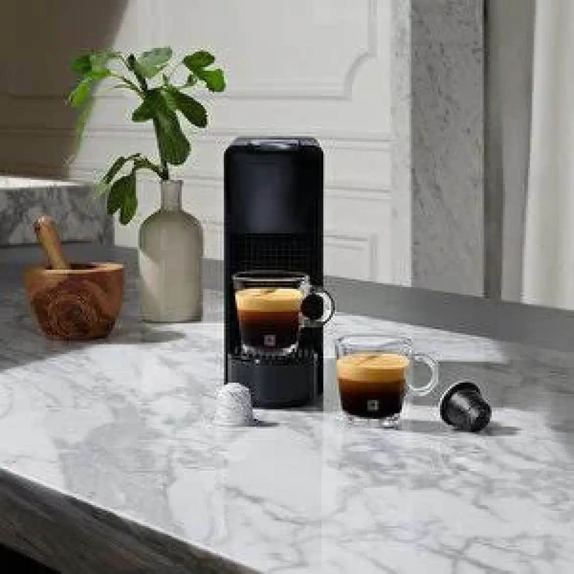 Nespresso C35 Essenza Mini Gri Kahve Makinesi ve Süt köpürtücü Aksesuar