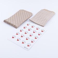 20 Adet  Puantiye ve Zikzak Desenli Kese Kağıdı (18X30 cm ) ve Just For You Stickerdan Oluşan Set