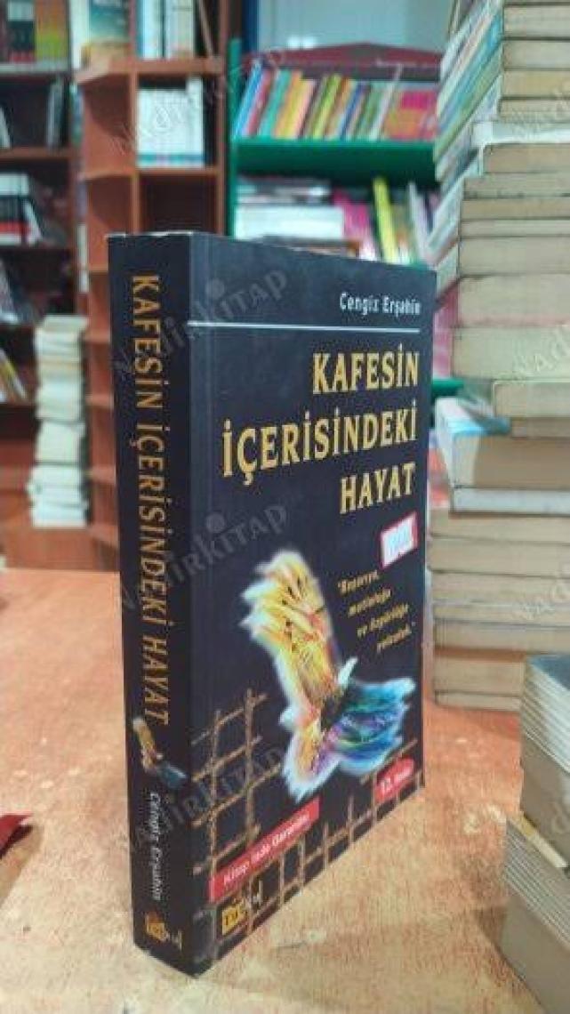 Kafesin Içerisindeki Hayat