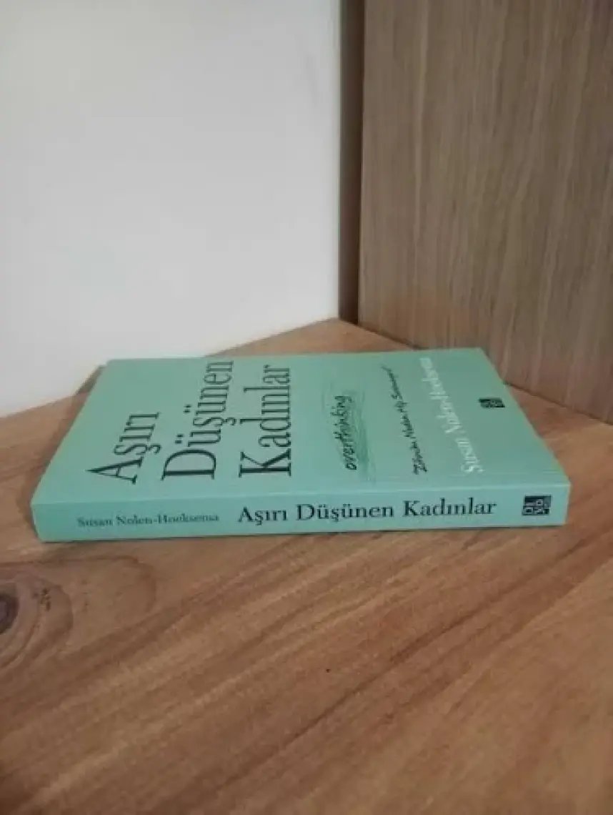 Aşırı Düşünen Kadınlar