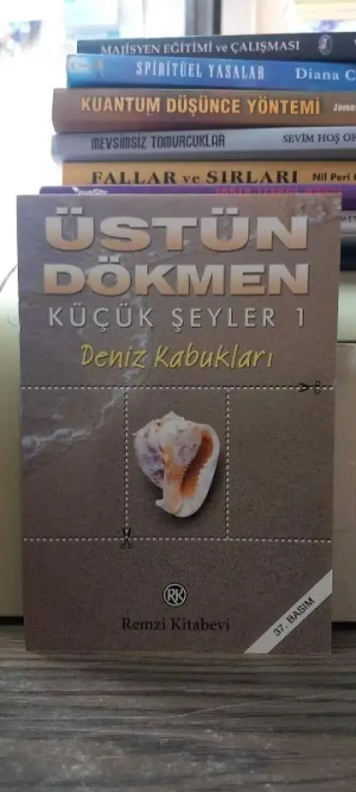 Küçük Şeyler 1 - Deniz Kabukları - Üstün Dökmen