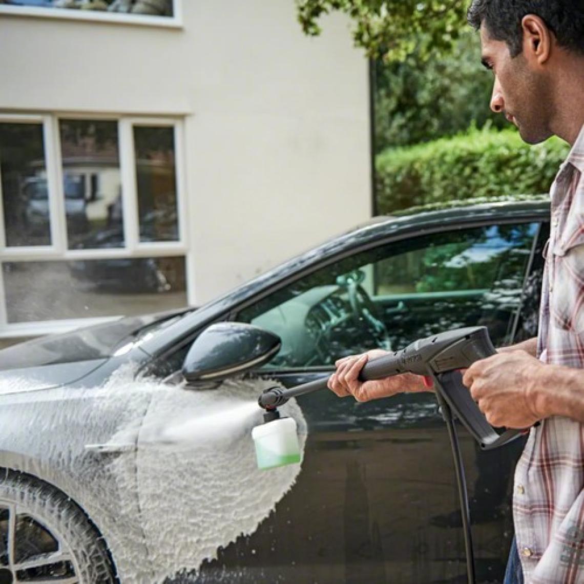 Bosch Universal Aquatak 135 Basınçlı Yıkama Makinesi