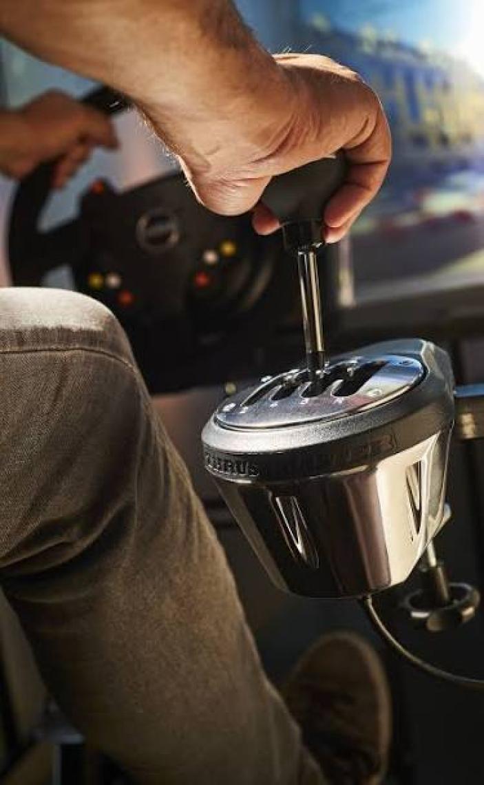 Thrustmaster TH8A USB 7+1 Shifter (Vites)