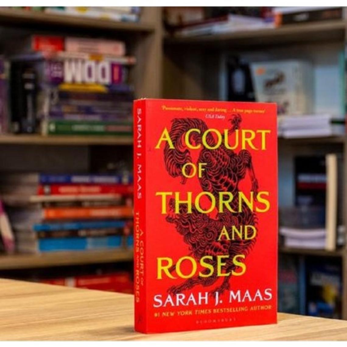 A Court of Thorns and Roses - Sarah J. Maas
