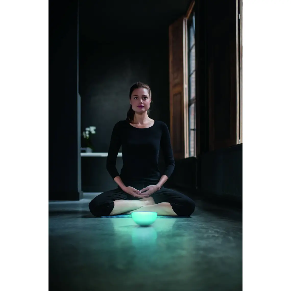 Philips Hue Go Şarjlı Taşınabilir RGB Akıllı Lamba v2