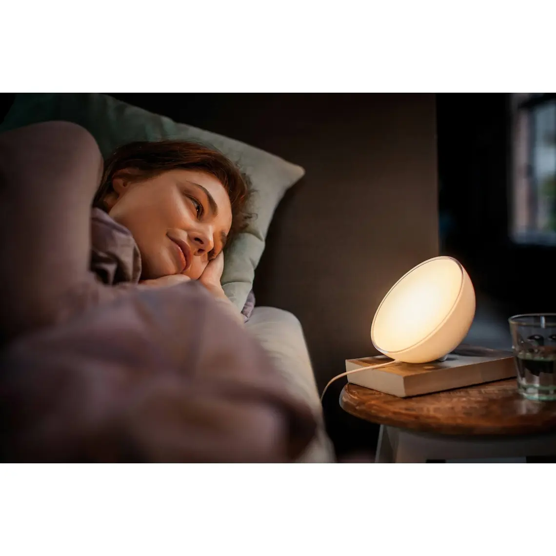 Philips Hue Go Şarjlı Taşınabilir RGB Akıllı Lamba v2