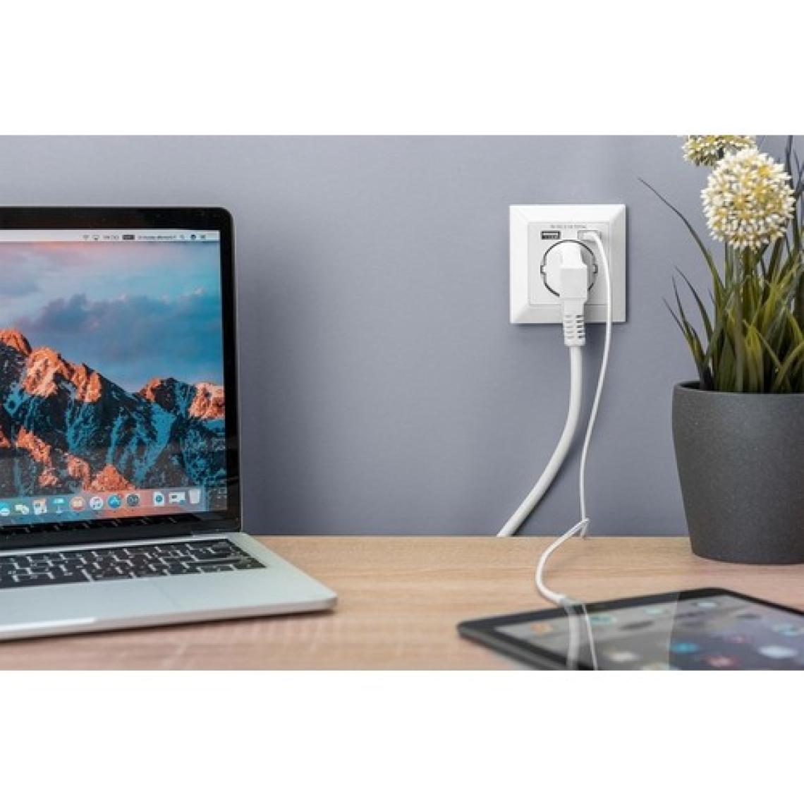 Digitus DA-70613 Sıva Altı Priz 2x USB Port 1x Topraklı Fiş Yuvası