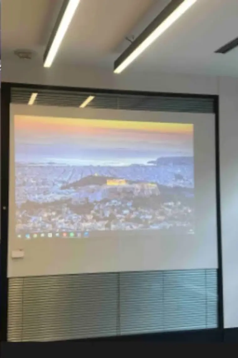Pi Papers 150 x 220 cm Yapışkansız Çivisiz Tutunan Projeksiyon Perdesi, Ev Sineması,duvar Projeksiyon Perdesi