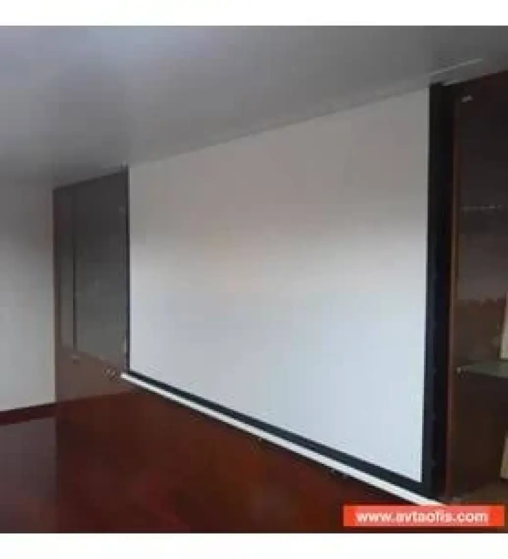 LiteOut 300x225 cm Motorlu Kumandalı Projeksiyon Perdesi