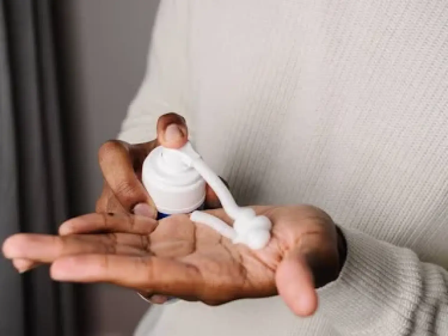 Mustela Yeni Doğanlar için Göz Yakmayan Konak Önleyici Köpük Şampuan - Hassas Ciltler için Doğal İçerik, 150 ml