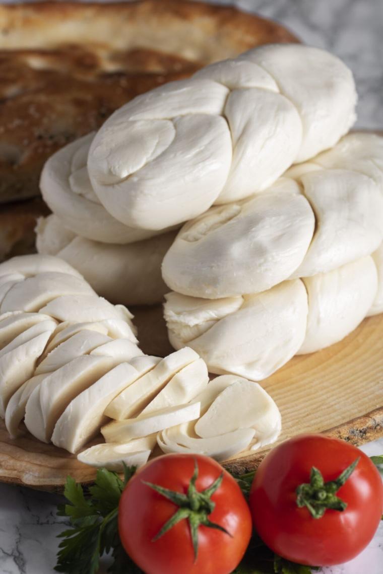 Az Tuzlu Ev Tipi Köy Örgü Peyniri 1kg