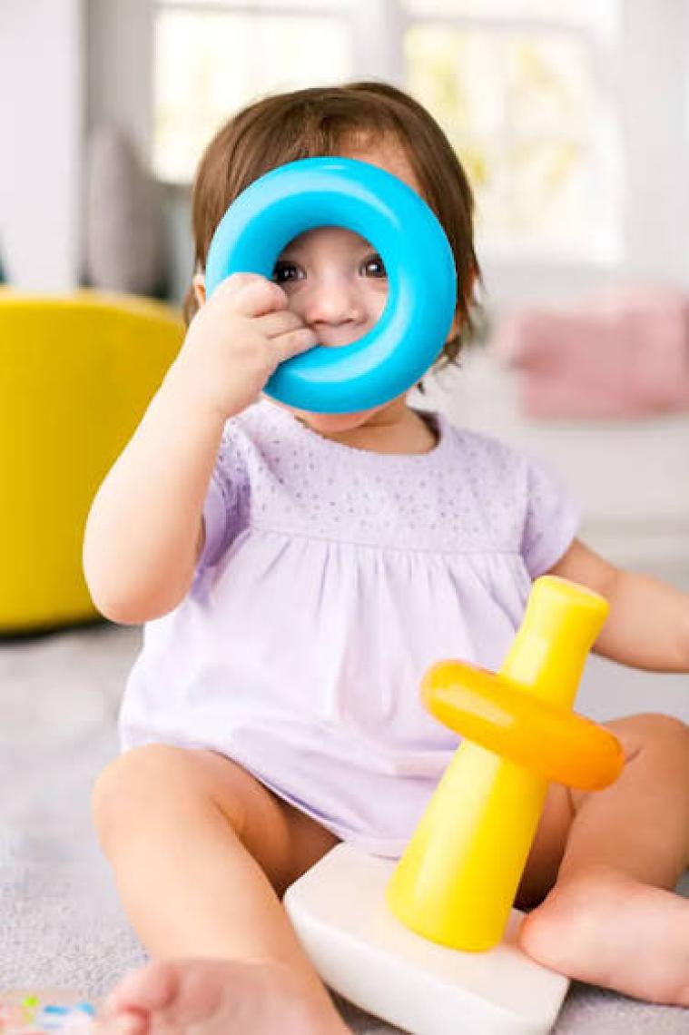 Fisher-Price Ekolojik Renkli Halkalar - Montessori Uyumlu, Plastik Kavrama ve Dizme Özellikli Eğitici Bebek Oyuncakları