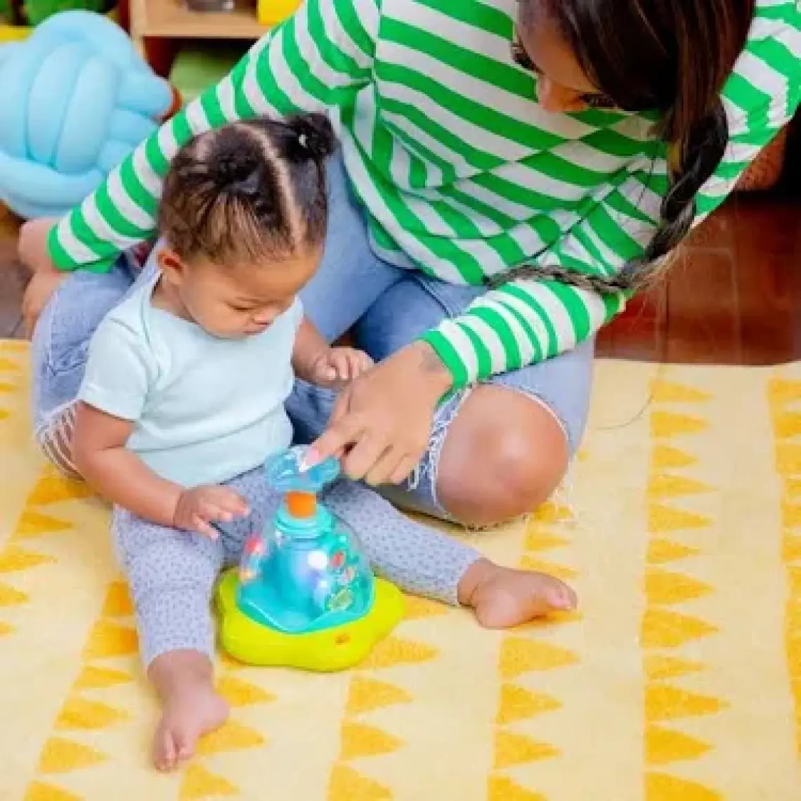 Bright Starts Pilli Bastır & Dönsün Oyuncağım