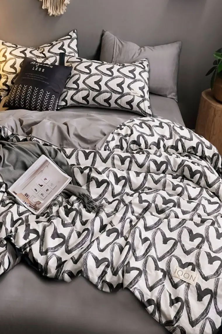 Lastikli Çarşaflı Nevresim Takımı Çift Kişilik Love Kalp Gri.