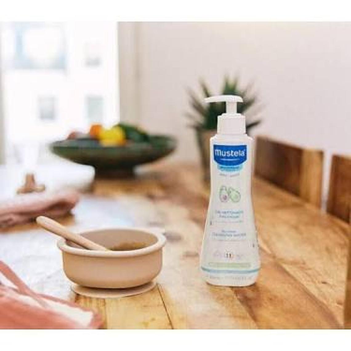 Mustela Water Susuz Temizlik Yenidoğan 300 ml / Durulama Gerektirmeyen Temizleme Sıvısı
